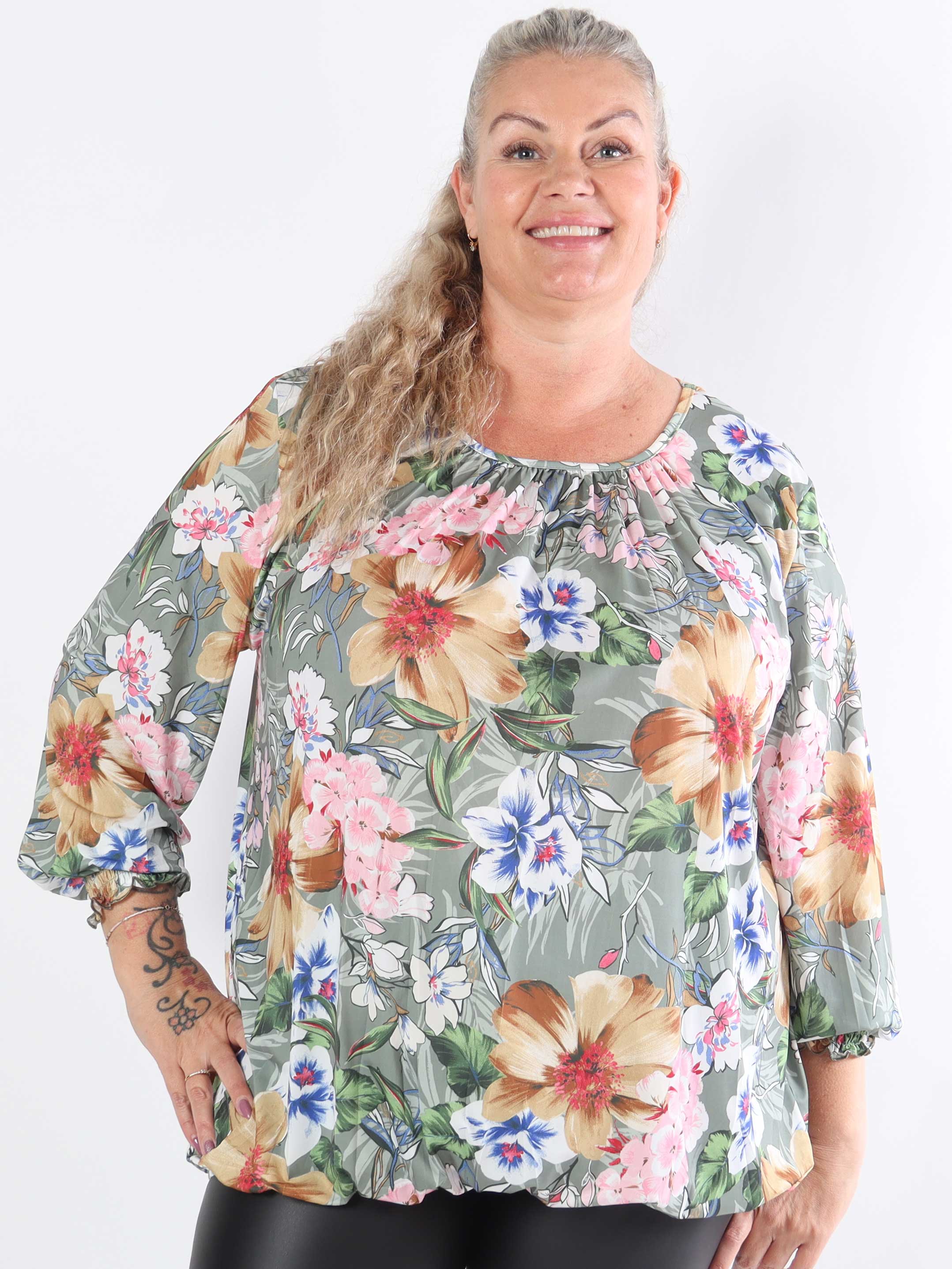 Miracle Floral L/S - Blus i plus size-modell med resår och långa ärmar